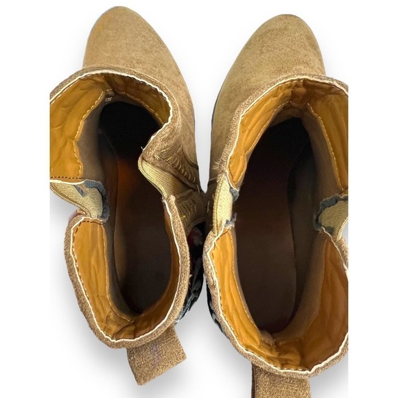 Woman’s Sz 9 Camel Booties Faux Suede Boho Floral Embroidered - Picture 7 of 10